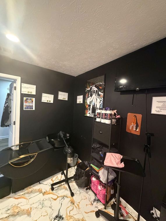 Inside J&K Dreadlock Studio
